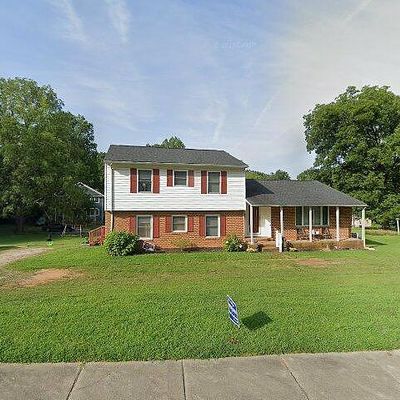 705 Longwood Ave, Farmville, VA 23901