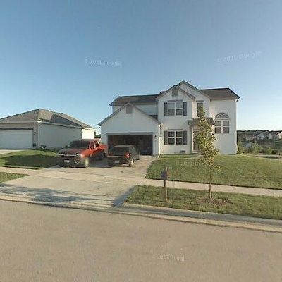 889 Glenlyon Ln, Port Washington, WI 53074