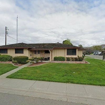 950 W B St, Dixon, CA 95620