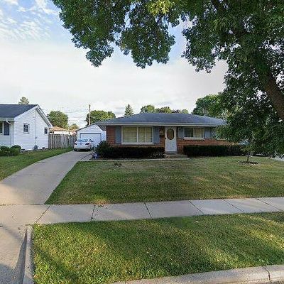 8209 W Kiehnau Ave, Milwaukee, WI 53223