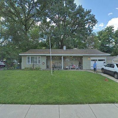 84 Hickory Dr, Carpentersville, IL 60110