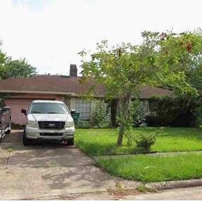 8442 Lettie St, Houston, TX 77075