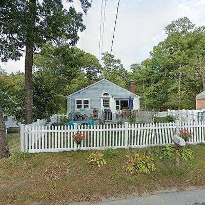 13 Parkwood Dr, Wareham, MA 02571