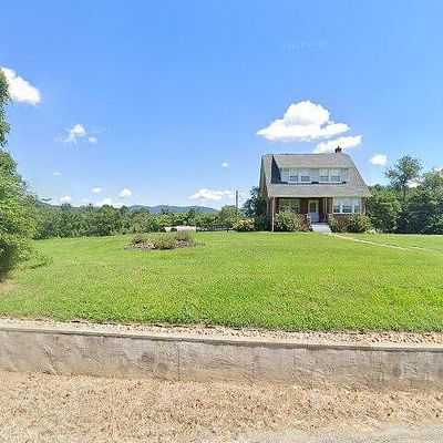 136 Rattlesnake Hollow Ln, Huntly, VA 22640