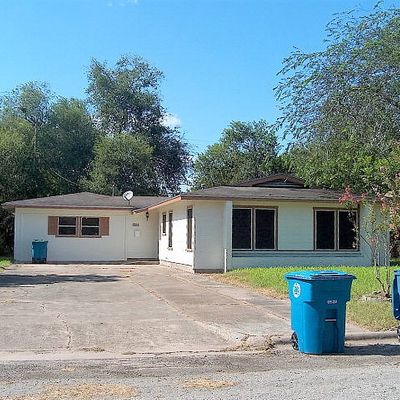 1205 E Widhelm St, Beeville, TX 78102