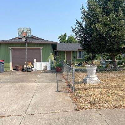 2549 Falcon St, White City, OR 97503