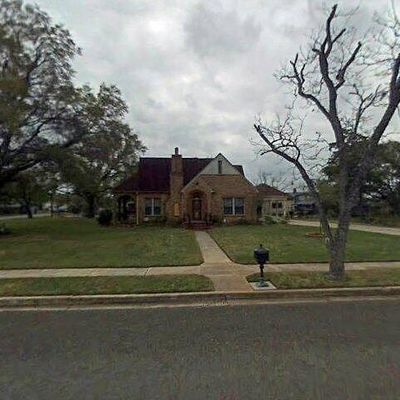 266 Monroe St, Giddings, TX 78942