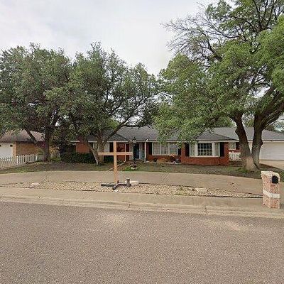 214 Tanglewood Ln, Levelland, TX 79336