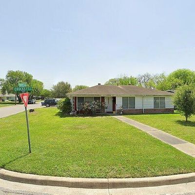 220 Crockett St, Port Lavaca, TX 77979