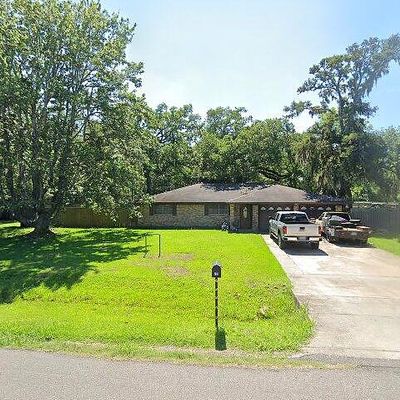 230 Barbara Dr, Clute, TX 77531