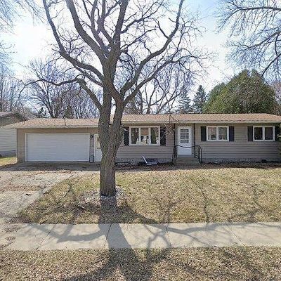 305 Sunrise Ln, Marshall, MN 56258