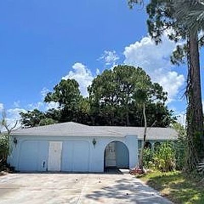 5657 Lochness Ct, North Fort Myers, FL 33903