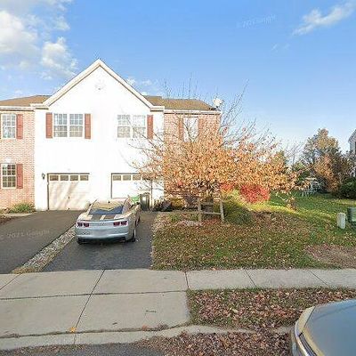 6873 Hunt Dr, Macungie, PA 18062