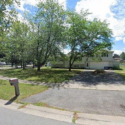 7 Rolling Meadow Dr N, Hilton, NY 14468