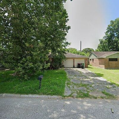 705 Littlewood St, Baytown, TX 77521