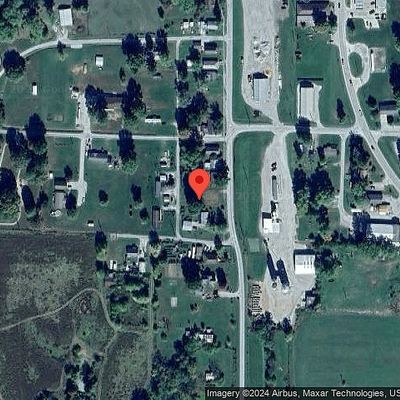 719 S Front St, Ramsey, IL 62080