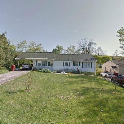 906 Lake Dr, Johnson City, TN 37601