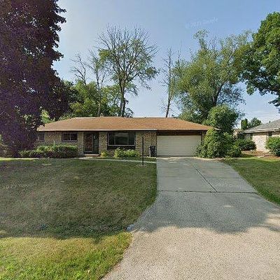 11120 W Abbott Ave, Hales Corners, WI 53130