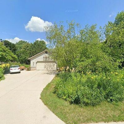 W173 S8316 Clearbrook Dr, Muskego, WI 53150