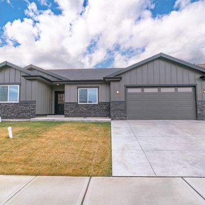 1006 Spring Mountain Dr, Wenatchee, WA 98801