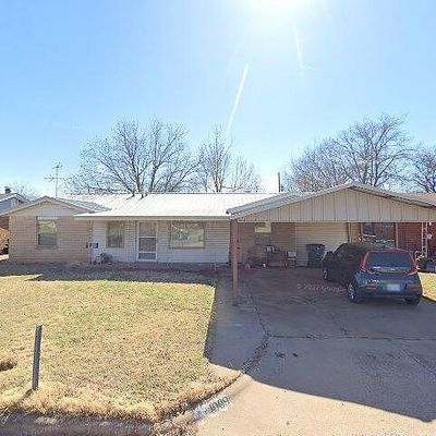 1009 W Louisa Ave, Iowa Park, TX 76367