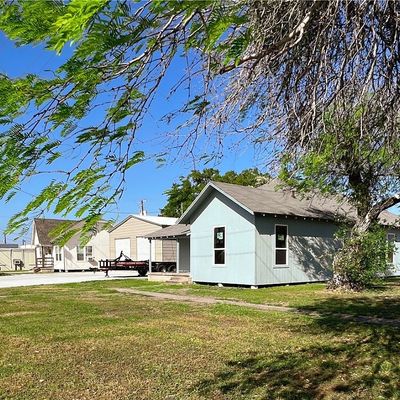 213 S Mccall St, Sinton, TX 78387