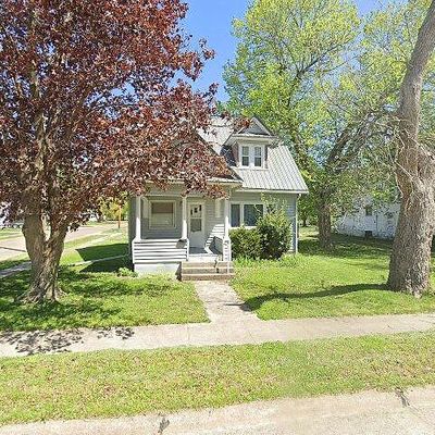 301 S Chestnut St, New London, IA 52645