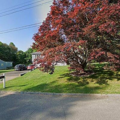 51 Greenfield Dr, Trumbull, CT 06611