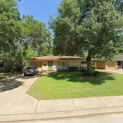 517 Gardenia St, Lake Jackson, TX 77566