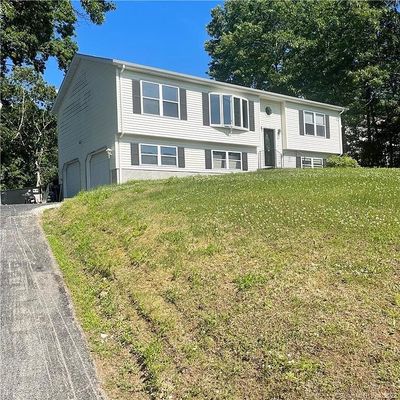 46 Yorkshire Dr, Waterford, CT 06385