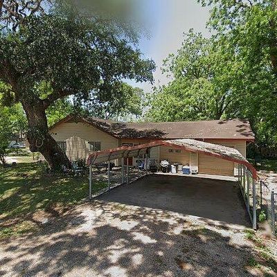 634 E Bernard St, West Columbia, TX 77486