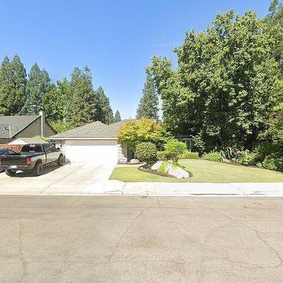 798 E Wood Duck Cir, Fresno, CA 93730