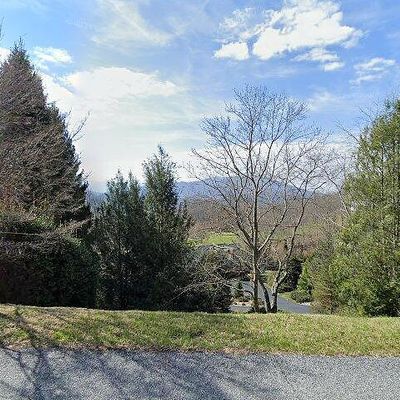 700 Laurel Ridge Dr, Waynesville, NC 28786