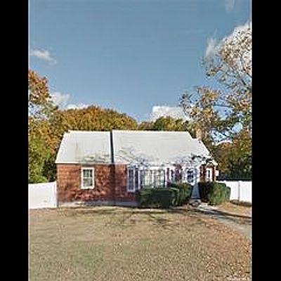 1 Roosevelt St, Rocky Point, NY 11778