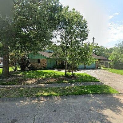 910 Cedar Ln, El Lago, TX 77586