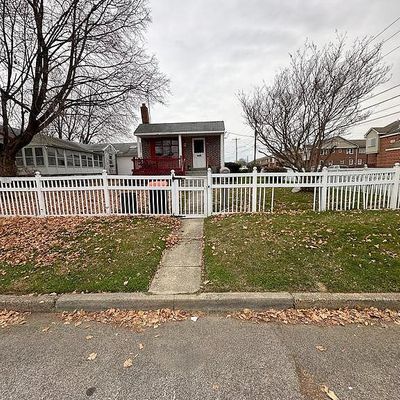 1502 W 12 Th St, Chester, PA 19013