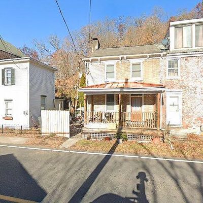 16 Brunswick Ave, Lambertville, NJ 08530