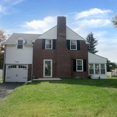 16 W Salisbury Dr, Wilmington, DE 19809