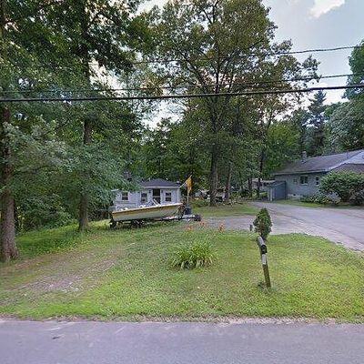 214 Lost Lake Dr, Groton, MA 01450