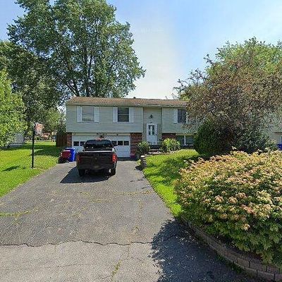 27 Barringer Dr, Hamlin, NY 14464