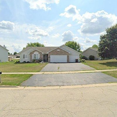 293 Oak St, Poplar Grove, IL 61065