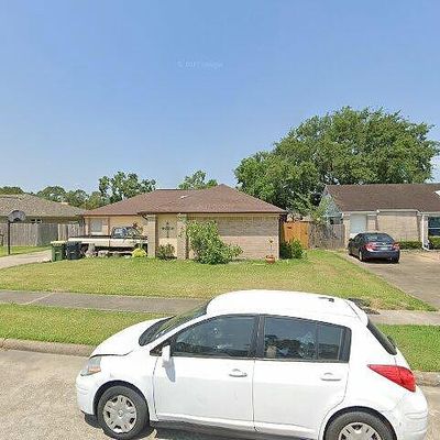 2414 Meadow Green Dr, Pearland, TX 77581