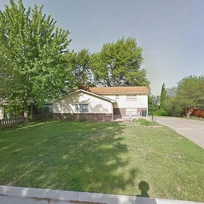 2425 Overlook Cir, Lawrence, KS 66047