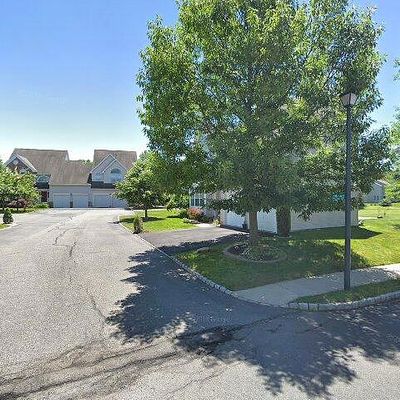 41 Pin Oak Dr, North Brunswick, NJ 08902