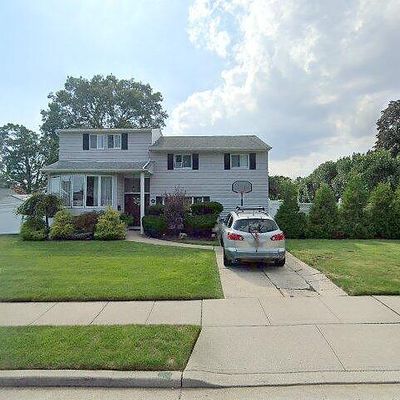 417 N Bay Dr, Massapequa, NY 11758