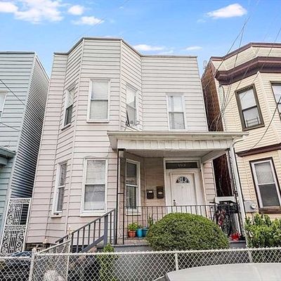 5512 Grant Pl, West New York, NJ 07093