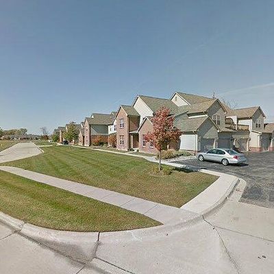 48719 Brighton Ct, Chesterfield, MI 48047