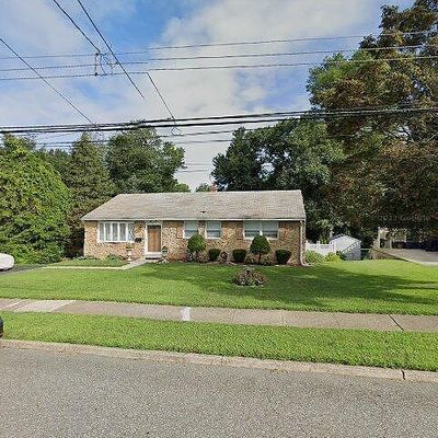 709 Adams Dr, Brookhaven, PA 19015