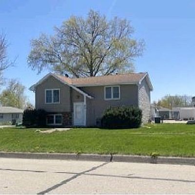 610 Market St, Carlisle, IA 50047