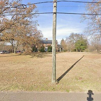 100 Oak St, Savannah, TN 38372